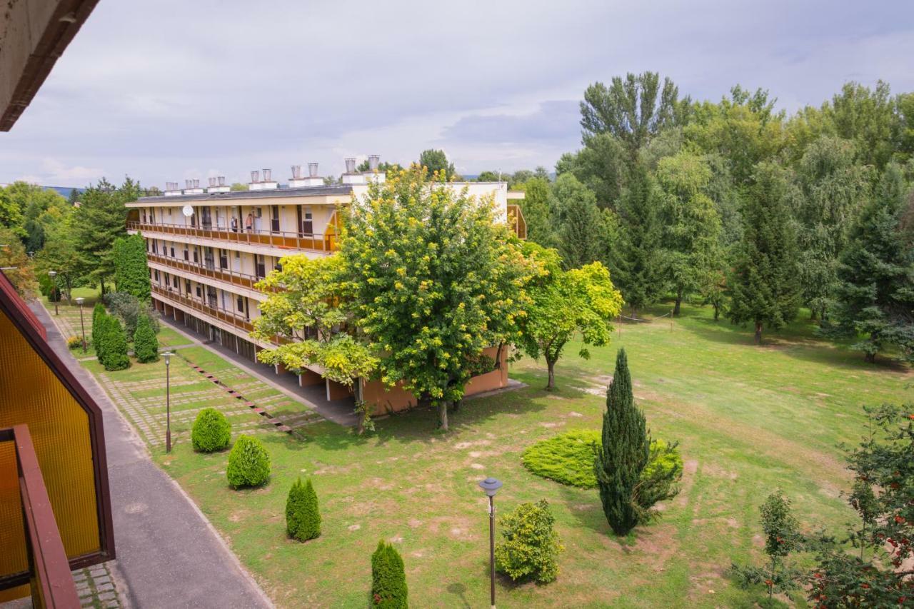 Helikon 32 Apartman Кестхей Экстерьер фото