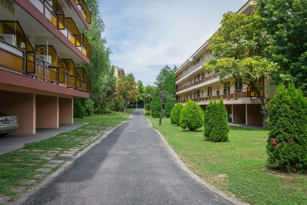Helikon 32 Apartman Кестхей Экстерьер фото